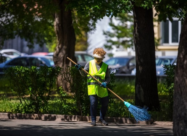 Как осуществляется муниципальный контроль за качеством жилищных услуг в Челябинске?