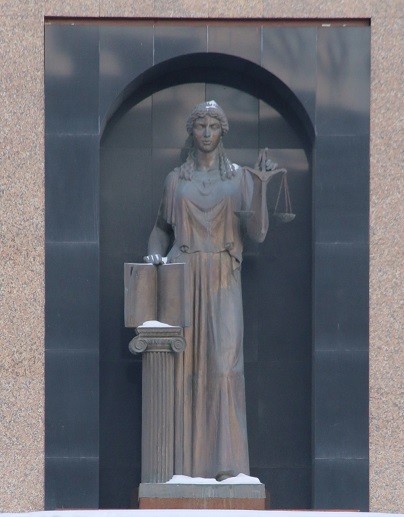 Южноуральца, которого жестоко избил брат депутата, могут обвинить в угрозе убийством Южноуральца, которого жестоко избил брат депутата, могут обвинить в угрозе убийством