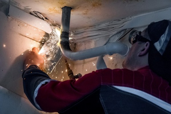 Как осуществляется муниципальный контроль за качеством жилищных услуг в Челябинске?