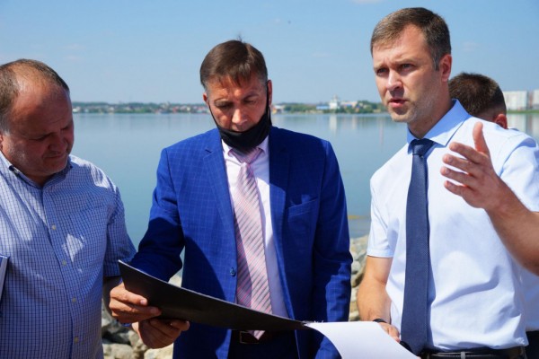 В Челябинске уже к осени будет благоустроена набережная озера Смолино В Челябинске уже к осени будет благоустроена набережная озера Смолино