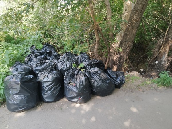 Челябинский Чистомэн разобрал свалку в центре Копейска