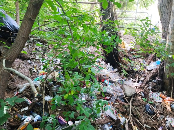 Челябинский Чистомэн разобрал свалку в центре Копейска