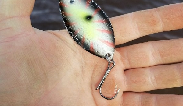 Вот это улов. Огромная щука на Урале сломала крючок и оказалась почти размером с рыбака ФОТО