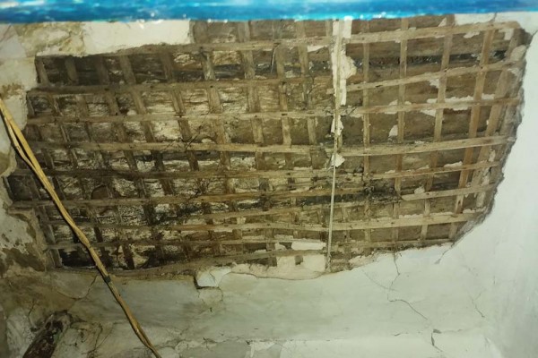 Упал на пенсионерку. Прокуратура начала проверку после обрушения потолка в Златоусте