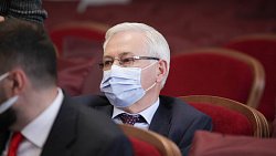 Фоторепортаж с вручения удостоверений новоиспеченным депутатам Заксобрания Фоторепортаж с вручения удостоверений новоиспеченным депутатам Заксобрания