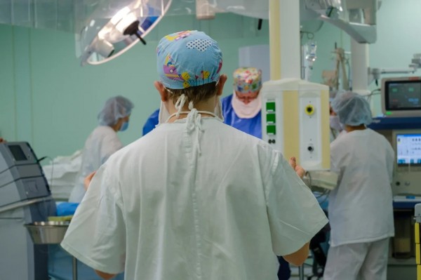 Пришлось развернуть пищевод. 15-летней девочке на Урале удалили опухоль размером с яйцо Пришлось развернуть пищевод. 15-летней девочке на Урале удалили опухоль размером с яйцо