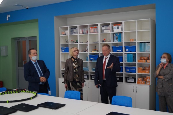 Вице-губернатор Ирина Гехт сегодня посетила челябинский «Кванториум» Вице-губернатор Ирина Гехт сегодня посетила челябинский «Кванториум»