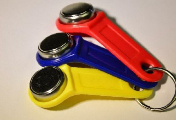 Два в одном. В Челябинске ключи от домофонов стали использовать в общественном транспорте Два в одном. В Челябинске ключи от домофонов стали использовать в общественном транспорте