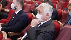 Фоторепортаж с вручения удостоверений новоиспеченным депутатам Заксобрания Фоторепортаж с вручения удостоверений новоиспеченным депутатам Заксобрания