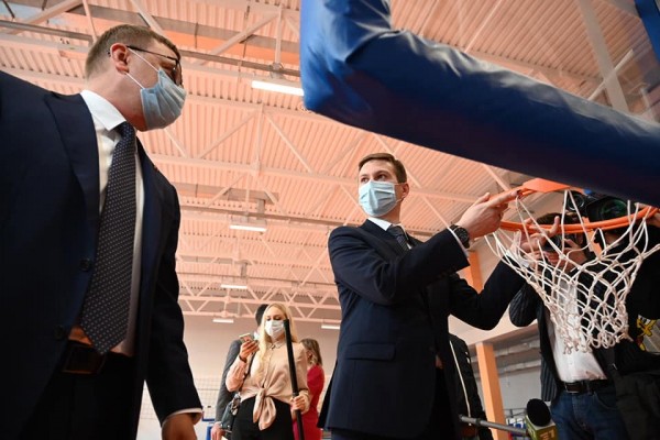 Текслер пришел на линейку в гигантскую школу на «северке» Текслер пришел на линейку в гигантскую школу на «северке»