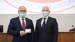 Фоторепортаж с вручения удостоверений новоиспеченным депутатам Заксобрания Фоторепортаж с вручения удостоверений новоиспеченным депутатам Заксобрания