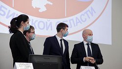 Фоторепортаж с вручения удостоверений новоиспеченным депутатам Заксобрания Фоторепортаж с вручения удостоверений новоиспеченным депутатам Заксобрания