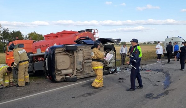 Раздавило грузовиком. Смертельное ДТП произошло на трассе в Челябинской области Раздавило грузовиком. Смертельное ДТП произошло на трассе в Челябинской области