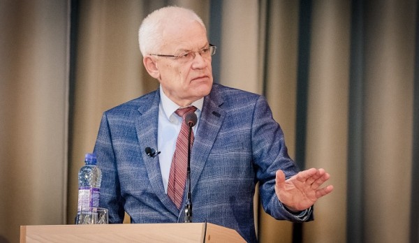 Гордость Челябинской области. Ученому-физику присвоили звание Героя Труда