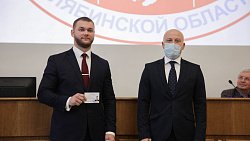 Фоторепортаж с вручения удостоверений новоиспеченным депутатам Заксобрания Фоторепортаж с вручения удостоверений новоиспеченным депутатам Заксобрания