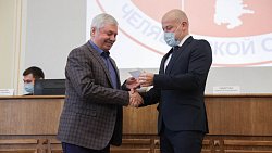 Фоторепортаж с вручения удостоверений новоиспеченным депутатам Заксобрания Фоторепортаж с вручения удостоверений новоиспеченным депутатам Заксобрания