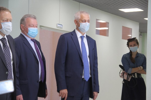 Самая большая в городе. В Магнитогорске заработала новая школа Самая большая в городе. В Магнитогорске заработала новая школа