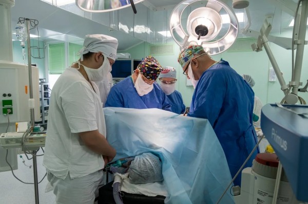 Пришлось развернуть пищевод. 15-летней девочке на Урале удалили опухоль размером с яйцо Пришлось развернуть пищевод. 15-летней девочке на Урале удалили опухоль размером с яйцо