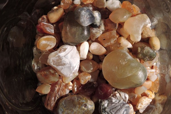 Богатства под ногами. В Челябинской области находят россыпи драгоценных камней