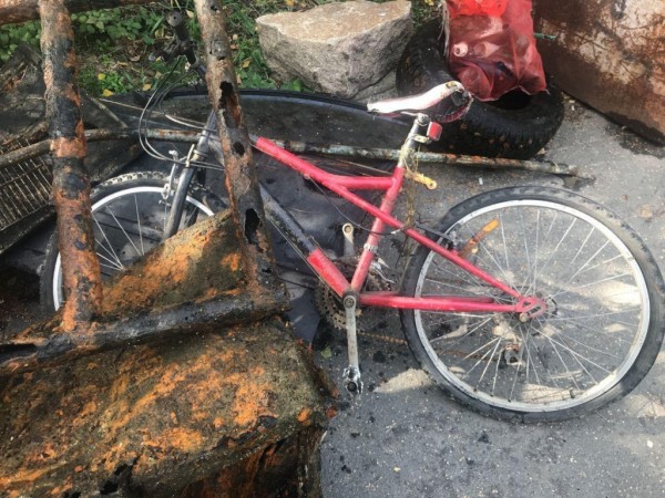 Что нашли дайверы на дне Изумрудного карьера в Челябинске