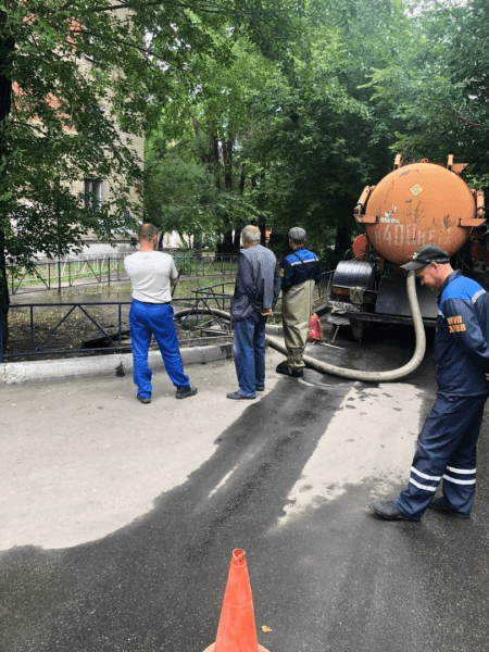 Водоснабжение и водоотведение города в разрезе проблем. Денис Поташев: «Мы готовим живую воду» Водоснабжение и водоотведение города в разрезе проблем. Денис Поташев: «Мы готовим живую воду»