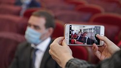 Фоторепортаж с вручения удостоверений новоиспеченным депутатам Заксобрания Фоторепортаж с вручения удостоверений новоиспеченным депутатам Заксобрания