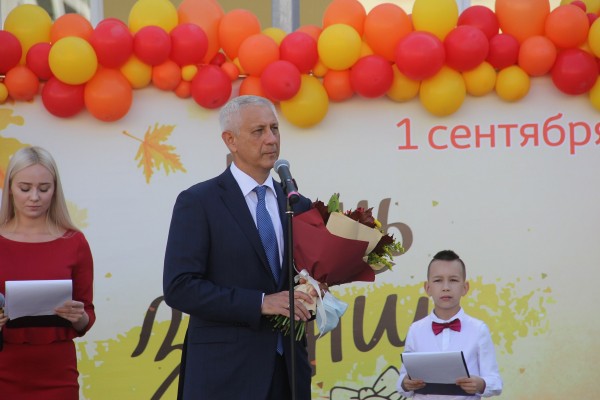 Самая большая в городе. В Магнитогорске заработала новая школа Самая большая в городе. В Магнитогорске заработала новая школа