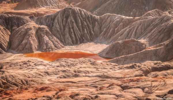 Инопланетные ландшафты. Жителей Урала удивили «марсианские» карьеры Инопланетные ландшафты. Жителей Урала удивили «марсианские» карьеры