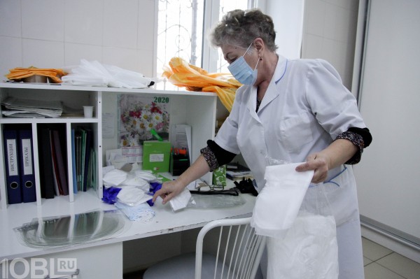 Они продолжают улыбаться: фоторепортаж «Один день из жизни сотрудника скорой помощи» Они продолжают улыбаться: фоторепортаж «Один день из жизни сотрудника скорой помощи»