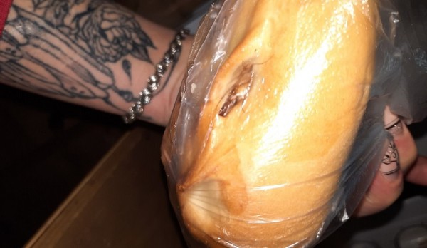 Пирожки с ножками. Жительнице Челябинска купила выпечку с живой начинкой Пирожки с ножками. Жительнице Челябинска купила выпечку с живой начинкой