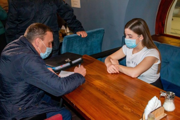 Как работают злачные места Челябинска при масочном режиме Как работают злачные места Челябинска при масочном режиме