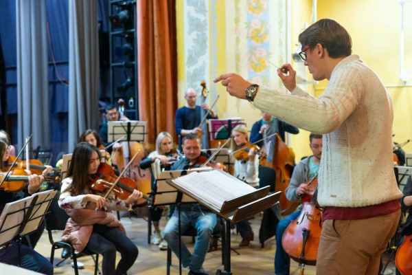 У челябинского симфонического оркестра появился второй дирижер У челябинского симфонического оркестра появился второй дирижер
