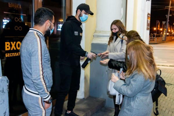 Как работают злачные места Челябинска при масочном режиме Как работают злачные места Челябинска при масочном режиме