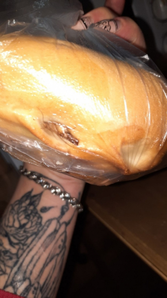 Челябинке продали пирожок с гигантским усатым тараканом