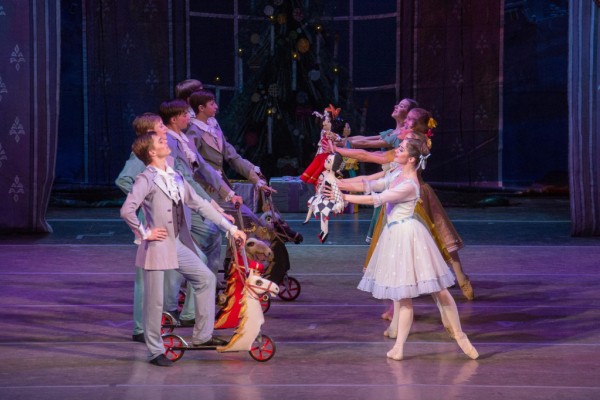 Челябинский театр оперы и балета готовит к Новому году мюзикл, балет и концерт Челябинский театр оперы и балета готовит к Новому году мюзикл, балет и концерт