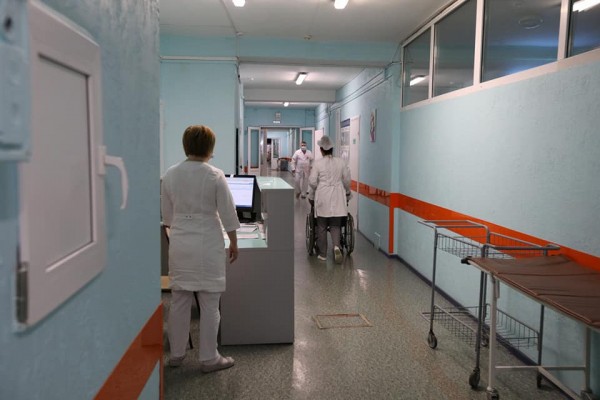 В Челябинской областной больнице слепой пациентке вернули зрение