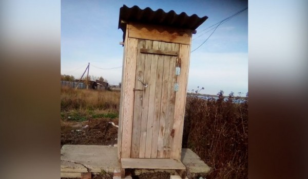 Общественное недоразумение. Самый отвратительный туалет нашли в Челябинской области