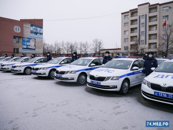 Челябинским полицейским подарили 98 новых иномарок Челябинским полицейским подарили 98 новых иномарок