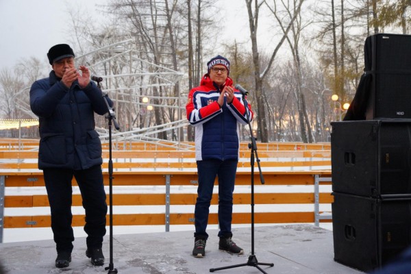 В Челябинском детском парке имени Терешковой торжественно открыт каток