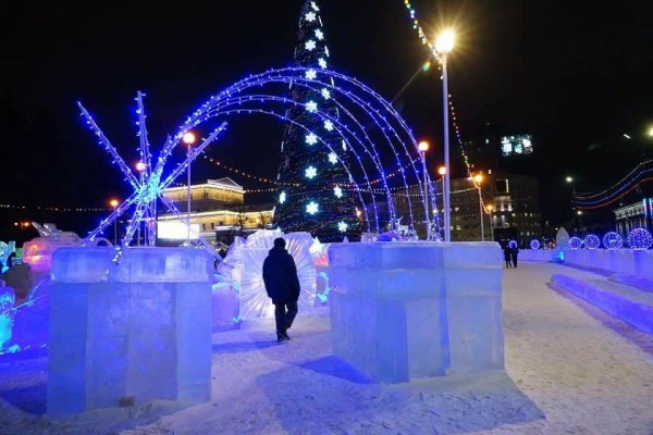 В Челябинске открыли космический ледовый городок В Челябинске открыли космический ледовый городок