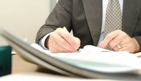 Коммунальщики против инвалида. УК требует от челябинца демонтировать сделанный им подъемник Коммунальщики против инвалида. УК требует от челябинца демонтировать сделанный им подъемник