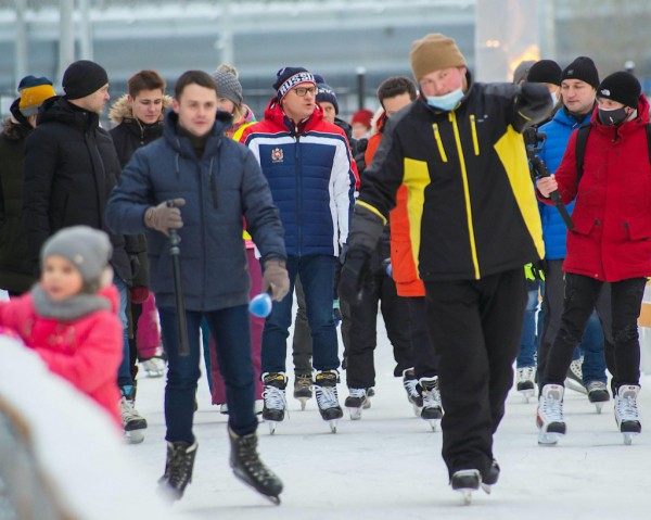 Пять тысяч челябинцев прошли за выходные через катки в двух городских парках