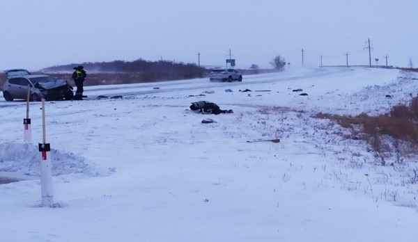 Автомобили всмятку. Женщина погибла в лобовом ДТП в Челябинской области Автомобили всмятку. Женщина погибла в лобовом ДТП в Челябинской области