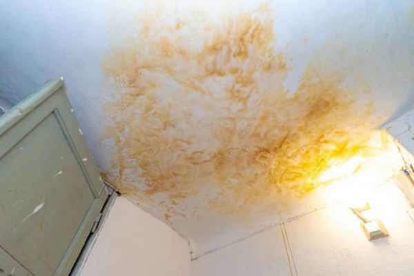 В Челябинске управляющая компания в разгар отопительного сезона отказалась обслуживать жилой дом