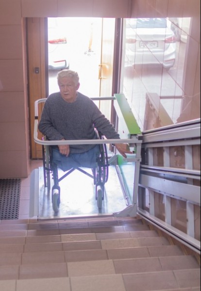 Соседи требуют от инвалида без ног демонтировать пандус, за который хлопотал губернатор