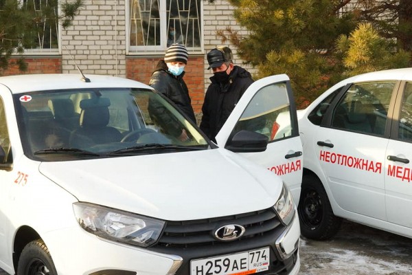 Десять автомобилей подарили службам неотложной медпомощи Челябинска