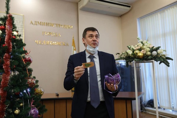 Челябинские ребятишки получат подарки от сотрудников мэрии