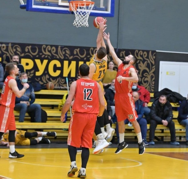 Челябинские баскетболисты уступили «Русичам»