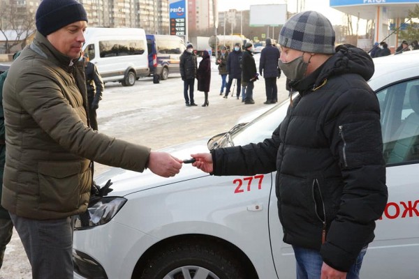 Десять автомобилей подарили службам неотложной медпомощи Челябинска
