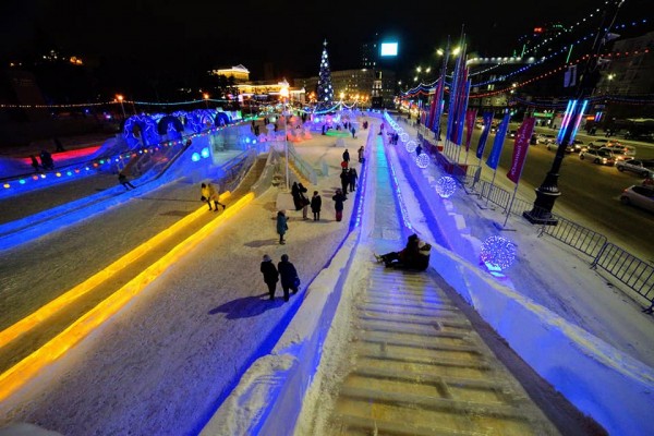 В Челябинске открылся космический ледовый городок